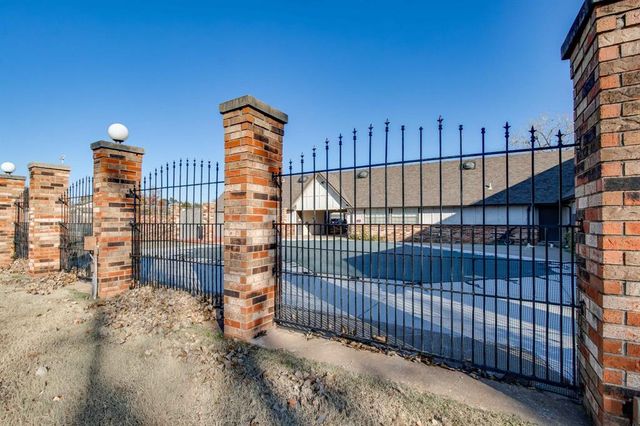 14012 Crossing Way E, Edmond, OK 73013