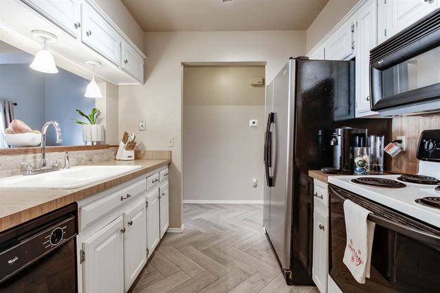 14012 Crossing Way E, Edmond, OK 73013