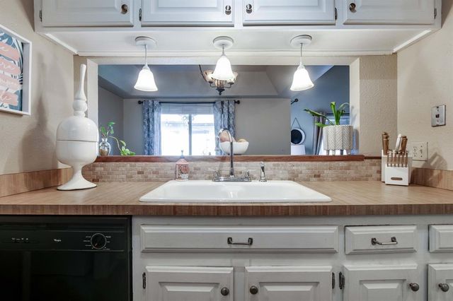 14012 Crossing Way E, Edmond, OK 73013