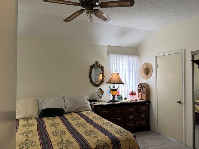 10915 Kentington Oak Drive, Humble, TX 77396