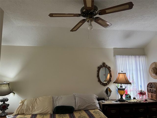 10915 Kentington Oak Drive, Humble, TX 77396
