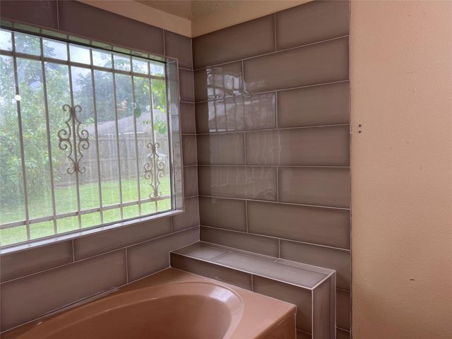 10915 Kentington Oak Drive, Humble, TX 77396