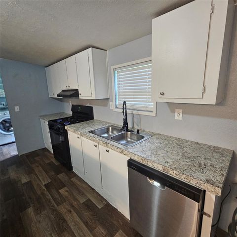 139 Malcolm Street, Ames, TX 77575