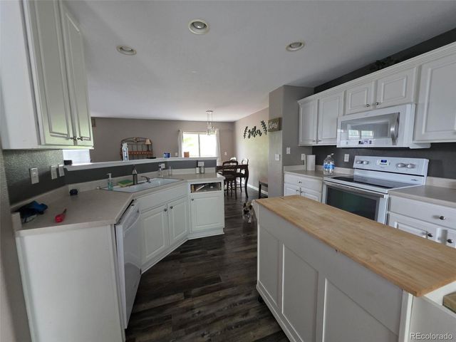 16556 E Phillips Lane, Englewood, CO 80112