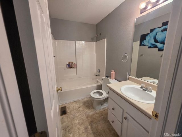 16556 E Phillips Lane, Englewood, CO 80112