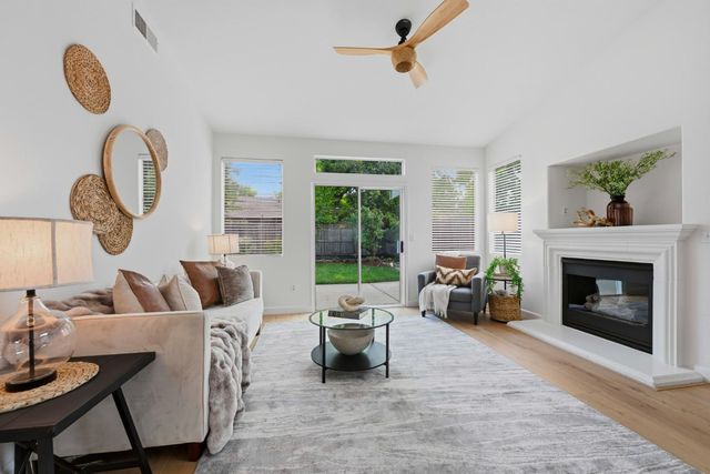 118 Farham, Folsom, CA 95630