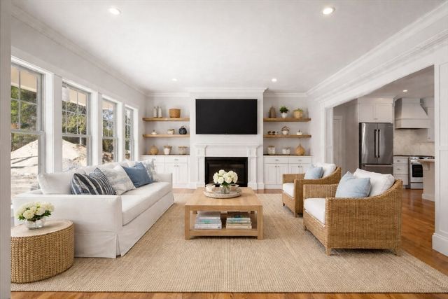 15 Oak Avenue, Bourne, MA 02534