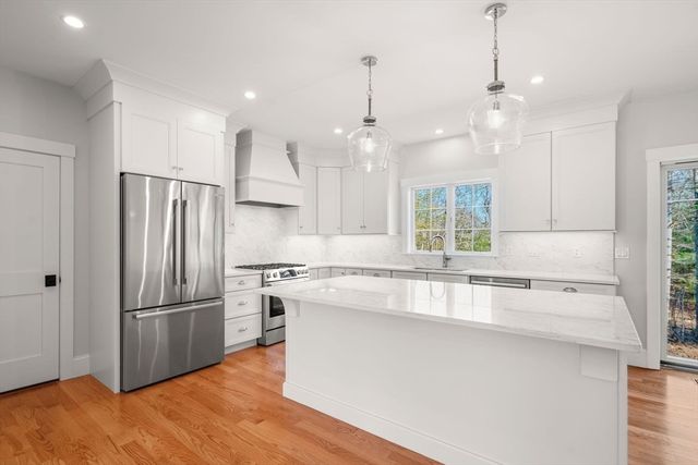 15 Oak Avenue, Bourne, MA 02534