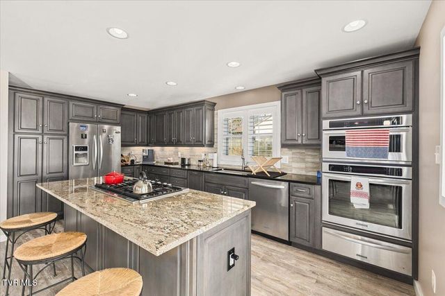 281 Sugar Hollow Trail, Piney Flats, TN 37686