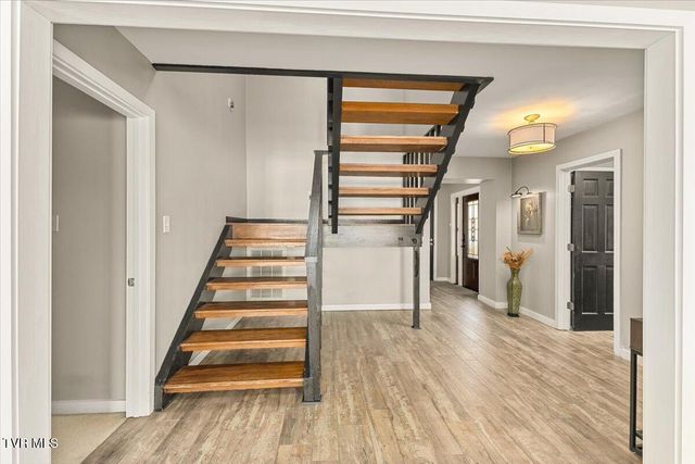 281 Sugar Hollow Trail, Piney Flats, TN 37686