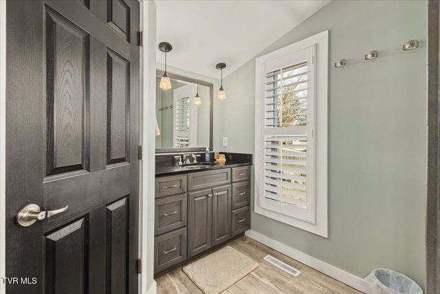 281 Sugar Hollow Trail, Piney Flats, TN 37686