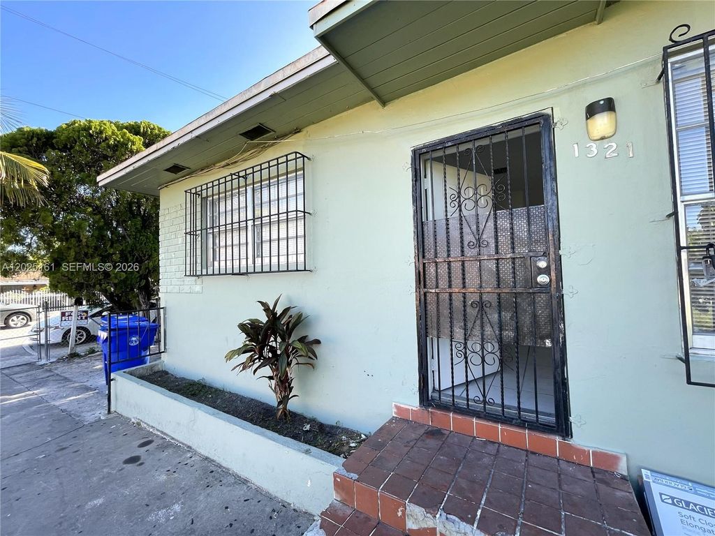 1321 NW 28th Street, Miami, FL 33142
