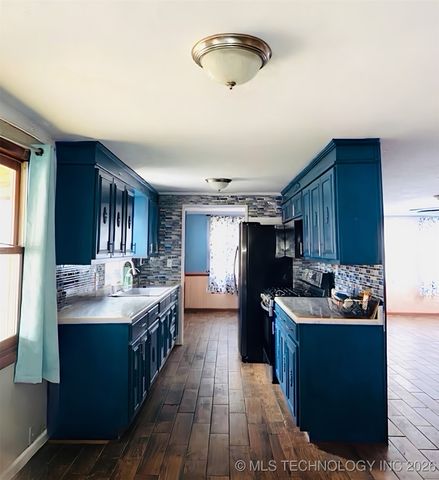 208 SW 5th Street, Kingston, OK 73439