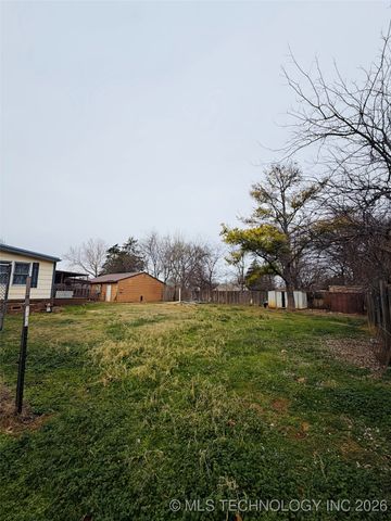 208 SW 5th Street, Kingston, OK 73439