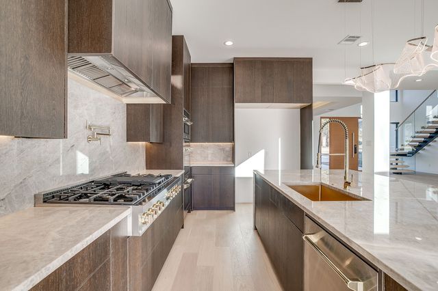 1815 magic valley Lane, Cedar Hill, TX 75104