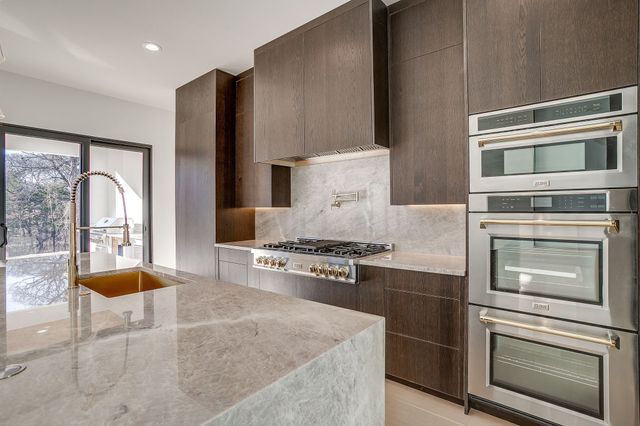 1815 magic valley Lane, Cedar Hill, TX 75104