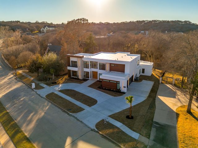 1815 magic valley Lane, Cedar Hill, TX 75104