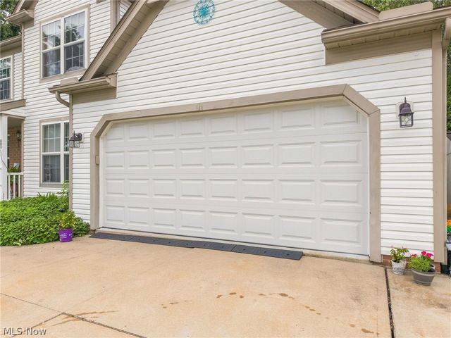 803 Collins Pond Drive, Ravenna, OH 44266