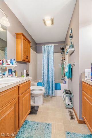 803 Collins Pond Drive, Ravenna, OH 44266