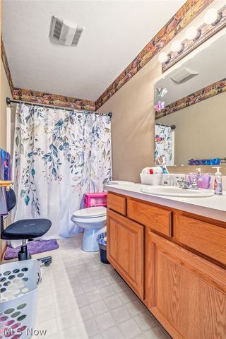 803 Collins Pond Drive, Ravenna, OH 44266