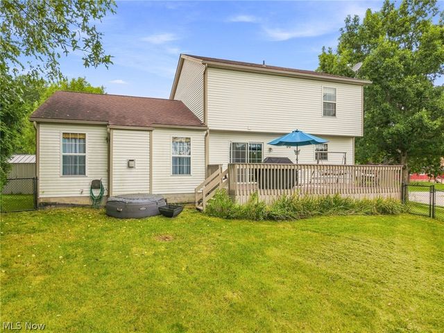 803 Collins Pond Drive, Ravenna, OH 44266
