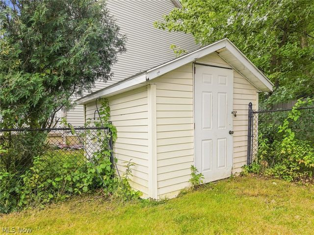 803 Collins Pond Drive, Ravenna, OH 44266