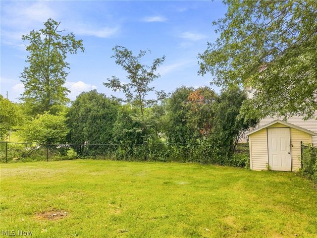 803 Collins Pond Drive, Ravenna, OH 44266