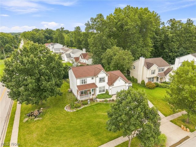 803 Collins Pond Drive, Ravenna, OH 44266