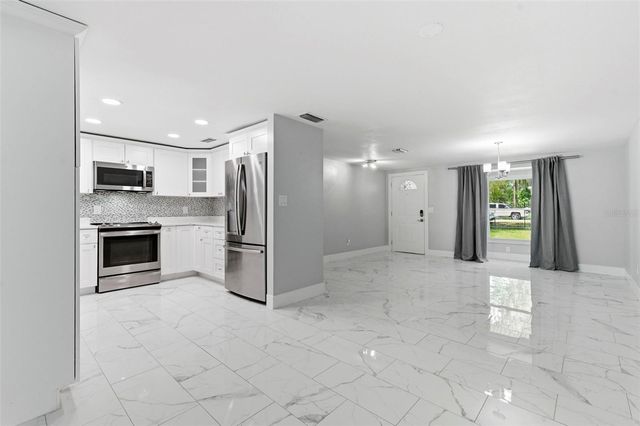 212 W 131ST AVENUE, Tampa, FL 33612