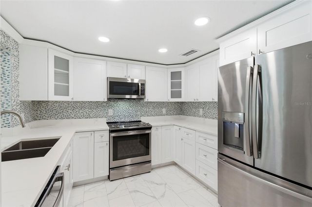 212 W 131ST AVENUE, Tampa, FL 33612