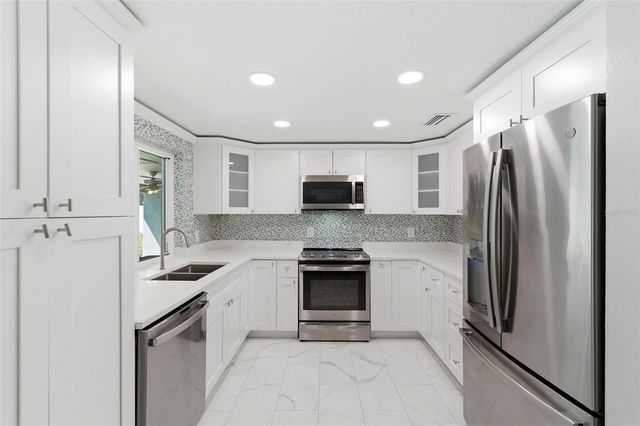 212 W 131ST AVENUE, Tampa, FL 33612