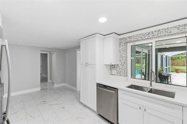 212 W 131ST AVENUE, Tampa, FL 33612