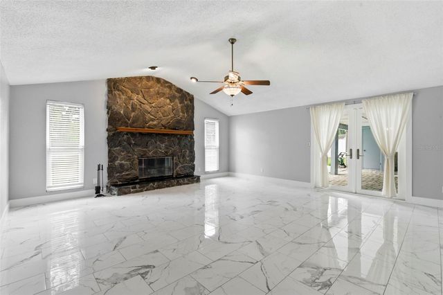 212 W 131ST AVENUE, Tampa, FL 33612