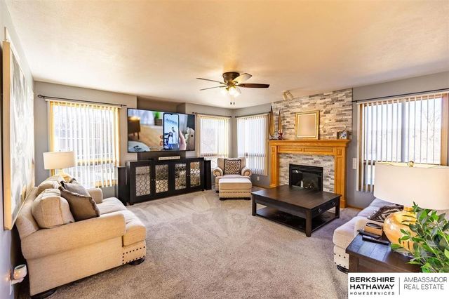 5002 Young Street, Omaha, NE 68152