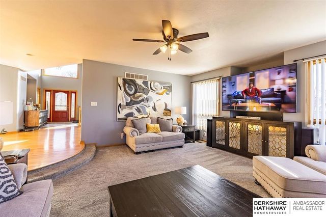 5002 Young Street, Omaha, NE 68152