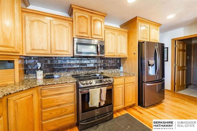 5002 Young Street, Omaha, NE 68152