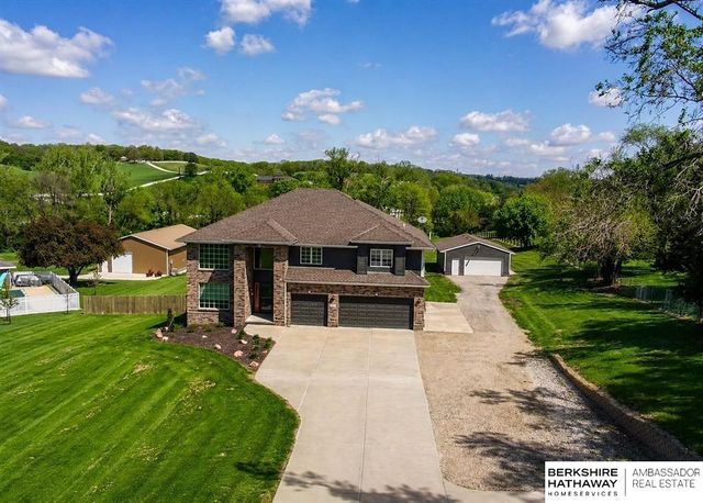 5002 Young Street, Omaha, NE 68152