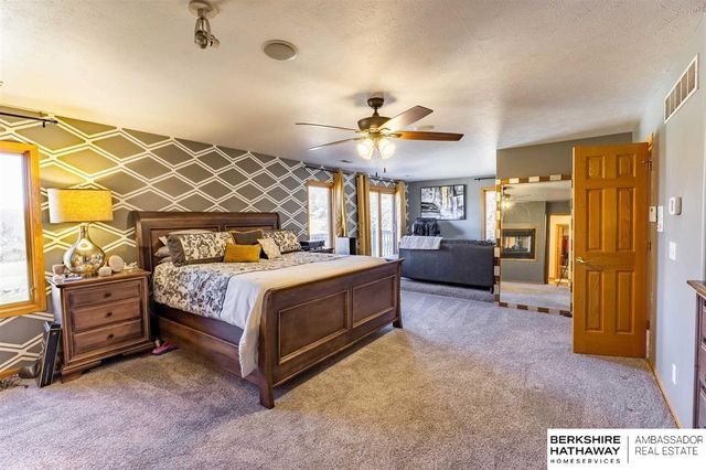 5002 Young Street, Omaha, NE 68152