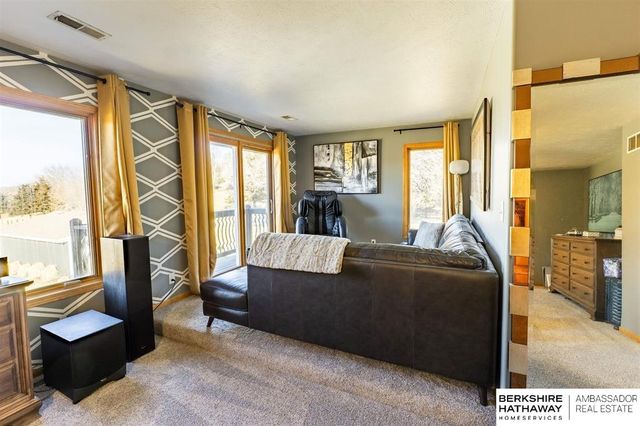 5002 Young Street, Omaha, NE 68152