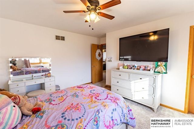 5002 Young Street, Omaha, NE 68152