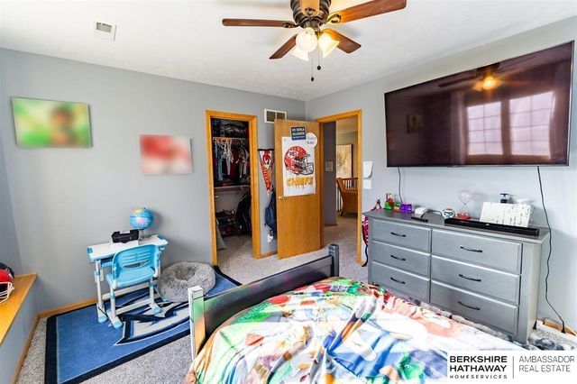 5002 Young Street, Omaha, NE 68152