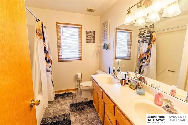 5002 Young Street, Omaha, NE 68152