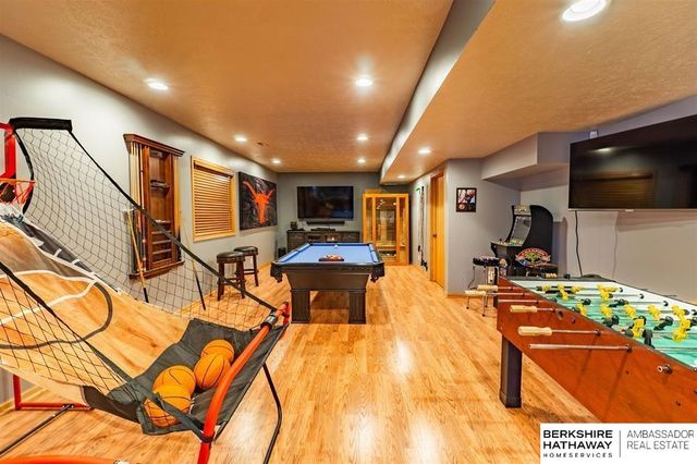 5002 Young Street, Omaha, NE 68152