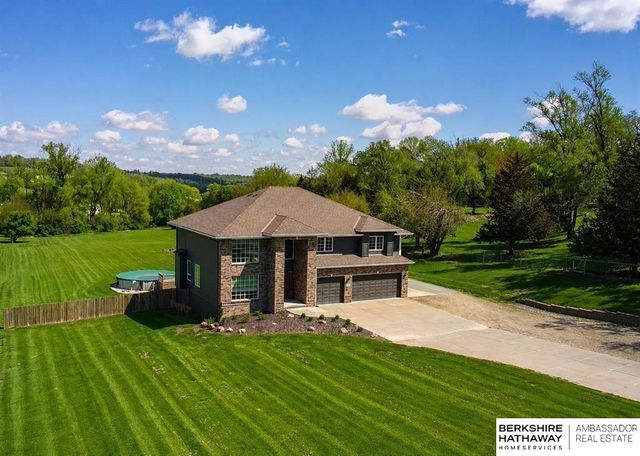 5002 Young Street, Omaha, NE 68152