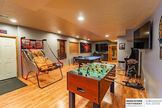 5002 Young Street, Omaha, NE 68152