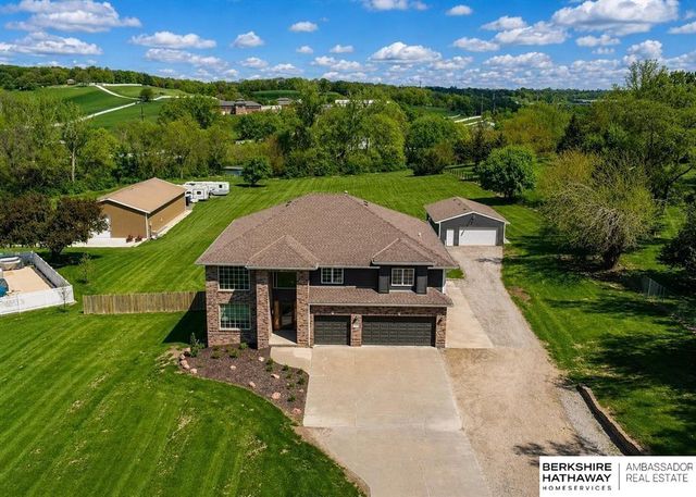 5002 Young Street, Omaha, NE 68152