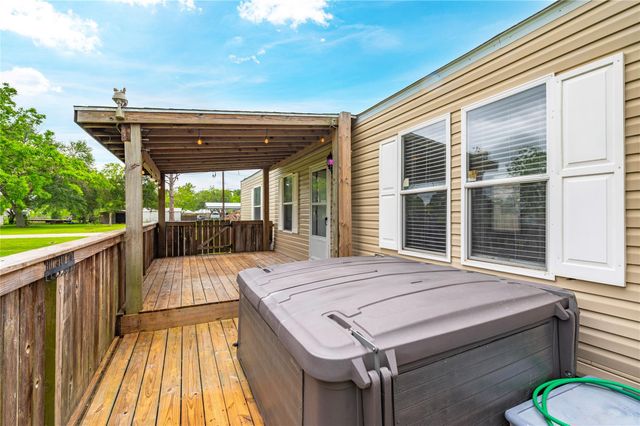 13422 W 6th Street, Santa Fe, TX 77510