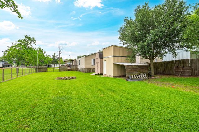 13422 W 6th Street, Santa Fe, TX 77510