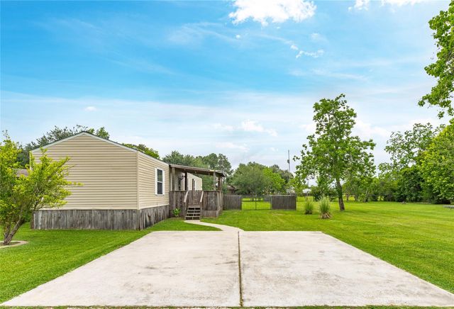 13422 W 6th Street, Santa Fe, TX 77510