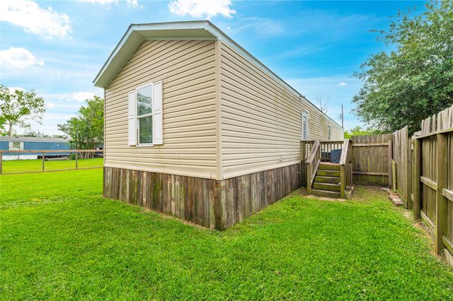 13422 W 6th Street, Santa Fe, TX 77510